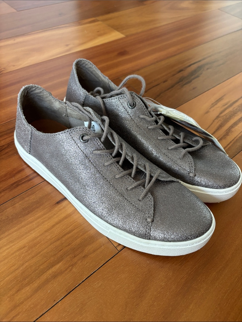 NWT TOMS sneakers